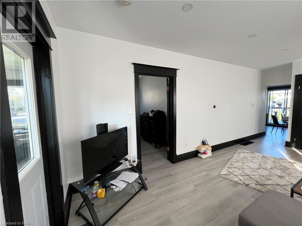216 Burgar Street, Welland, Ontario  L3B 2T4 - Photo 4 - 40498499