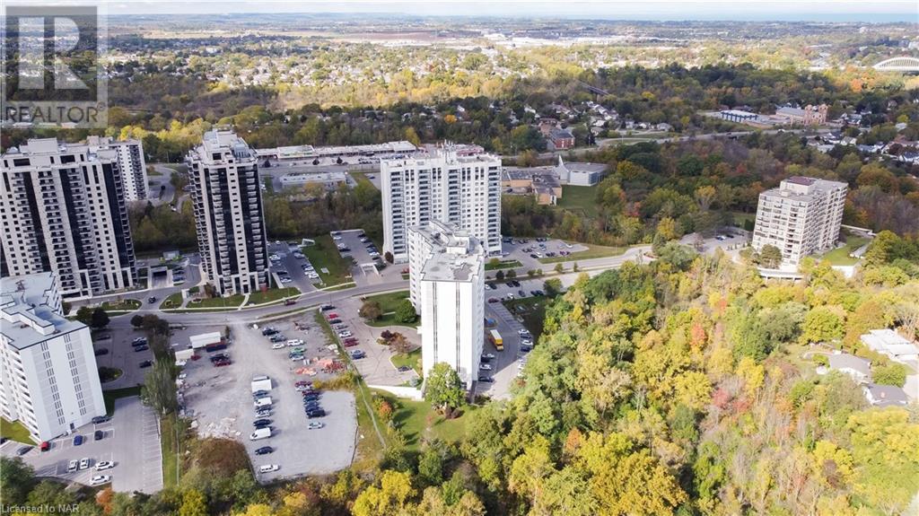 15 Towering Heights Boulevard Unit# 904, St. Catharines, Ontario  L2T 3G7 - Photo 2 - 40497163