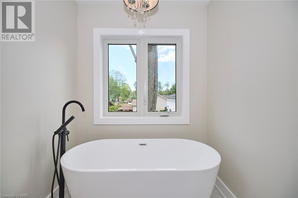 697 Quaker Road, Fonthill, Ontario  L3C 3H3 - Photo 13 - 40501826