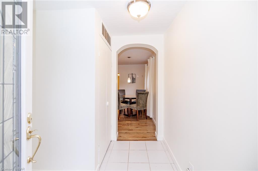 668 Dominion Road, Fort Erie, Ontario  L2A 1G6 - Photo 2 - 40502480
