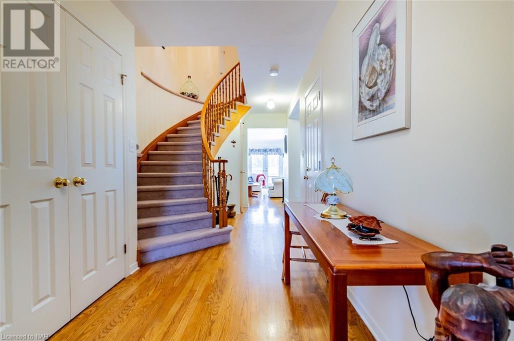 202 Lawrence Lane, Fonthill, Ontario  L0S 1E4 - Photo 3 - 40503248