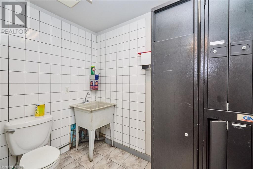 8230 Oakwood Drive, Niagara Falls, Ontario  L2E 6S5 - Photo 19 - 40497350