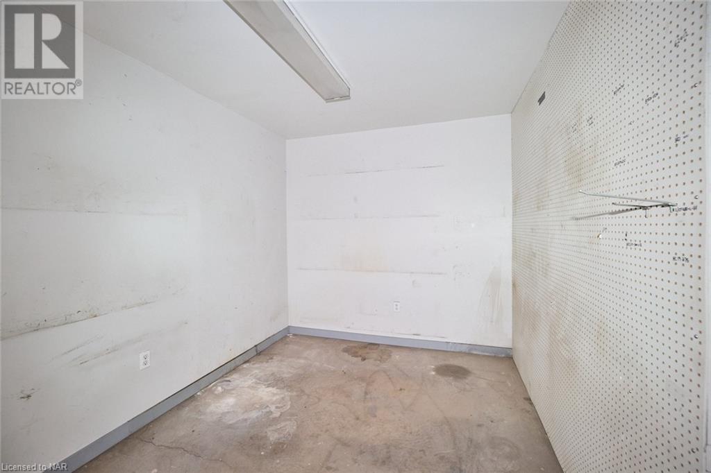 8230 Oakwood Drive, Niagara Falls, Ontario  L2E 6S5 - Photo 22 - 40497350