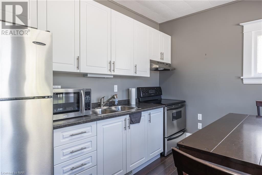 49 Lake Street, St. Catharines, Ontario  L2R 5W9 - Photo 10 - 40499425