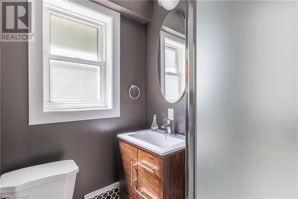 49 Lake Street, St. Catharines, Ontario  L2R 5W9 - Photo 22 - 40499425