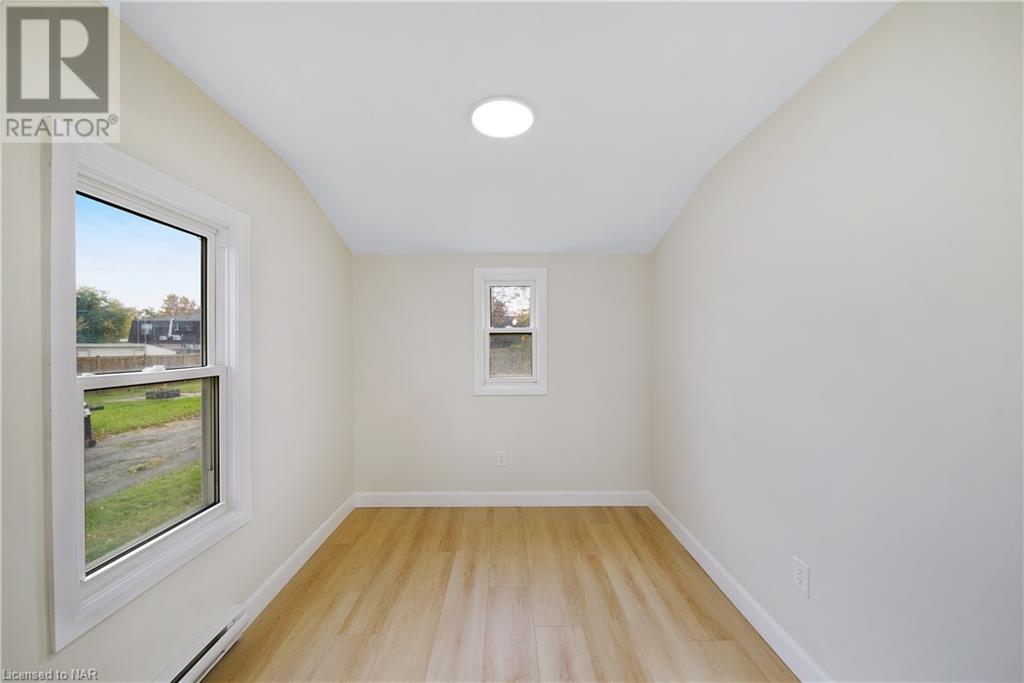 72 Wallace Street, Port Colborne, Ontario  L3K 3X6 - Photo 15 - 40489548