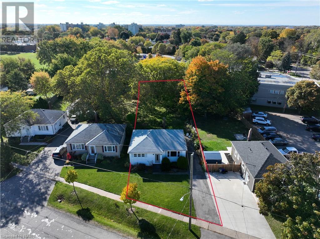 6 Bonavem Drive, St. Catharines, Ontario  L2N 1X8 - Photo 4 - 40502005