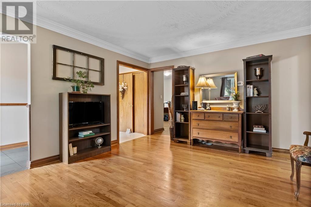2115 Portage Road, Niagara Falls, Ontario  L2E 6S4 - Photo 7 - 40504345