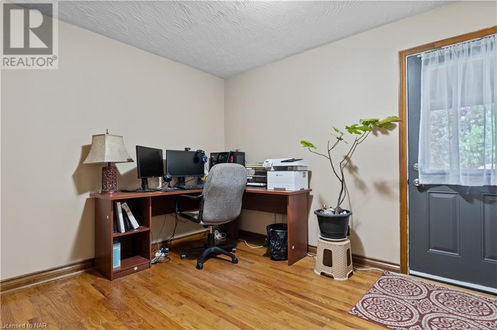2115 Portage Road, Niagara Falls, Ontario  L2E 6S4 - Photo 8 - 40504345