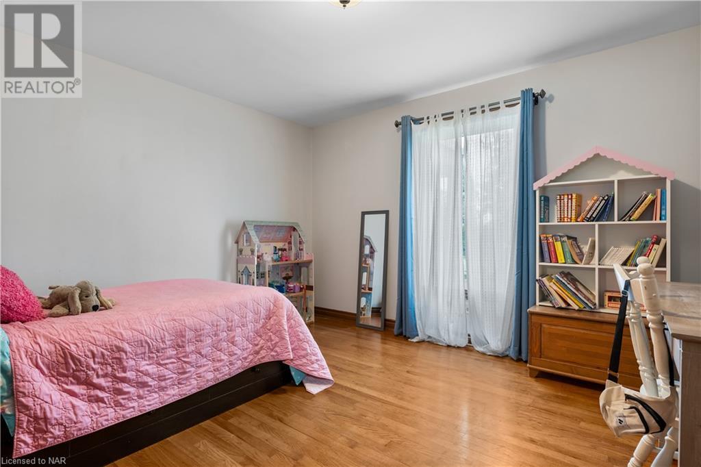 2115 Portage Road, Niagara Falls, Ontario  L2E 6S4 - Photo 9 - 40504345