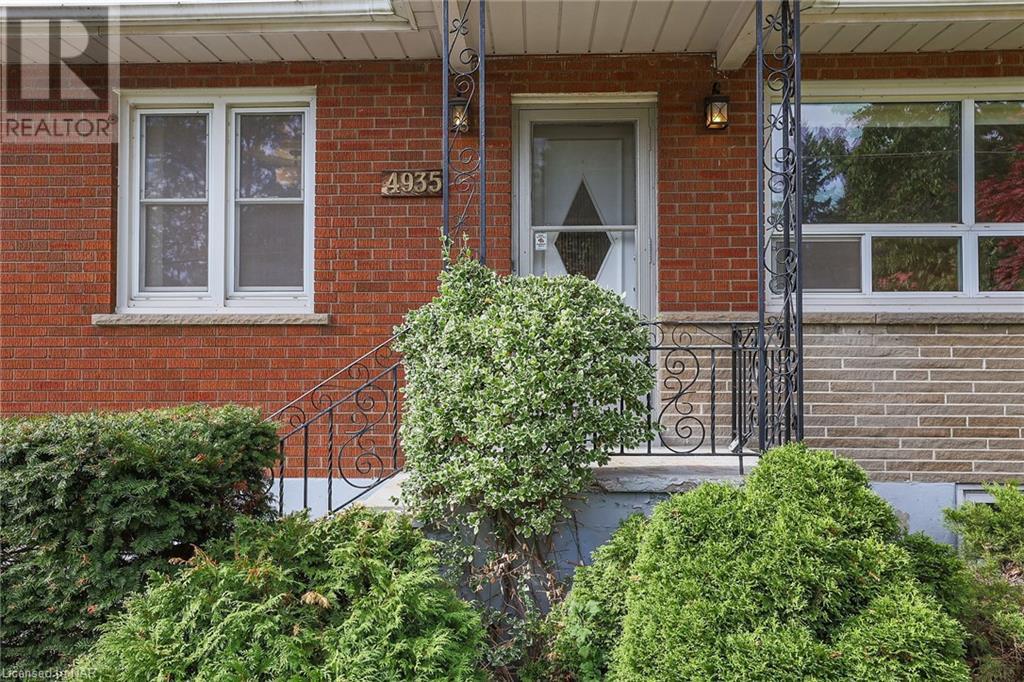 4935 Portage Road, Niagara Falls, Ontario  L2E 6B2 - Photo 3 - 40500089