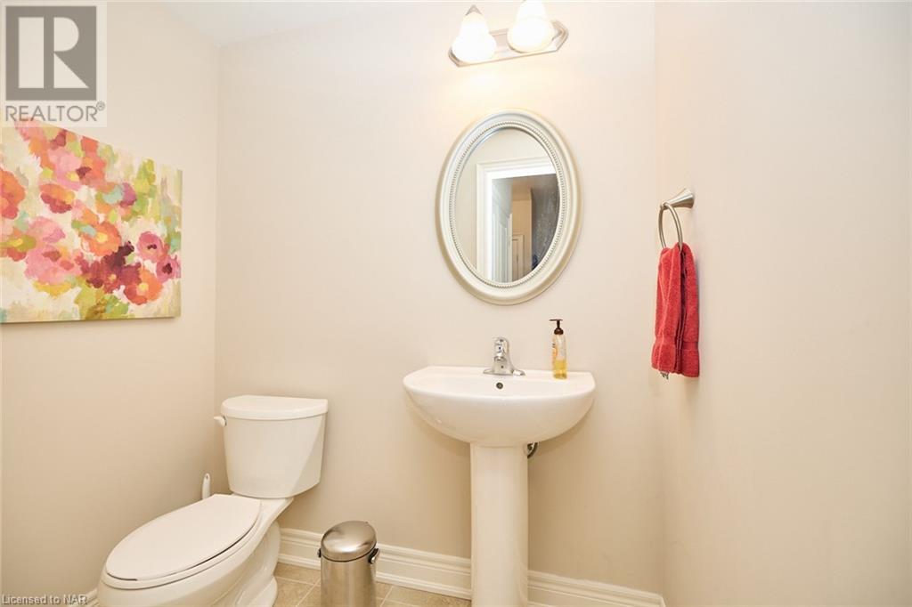 1073 Meadowood Street, Fort Erie, Ontario  L2A 4N4 - Photo 4 - 40502616