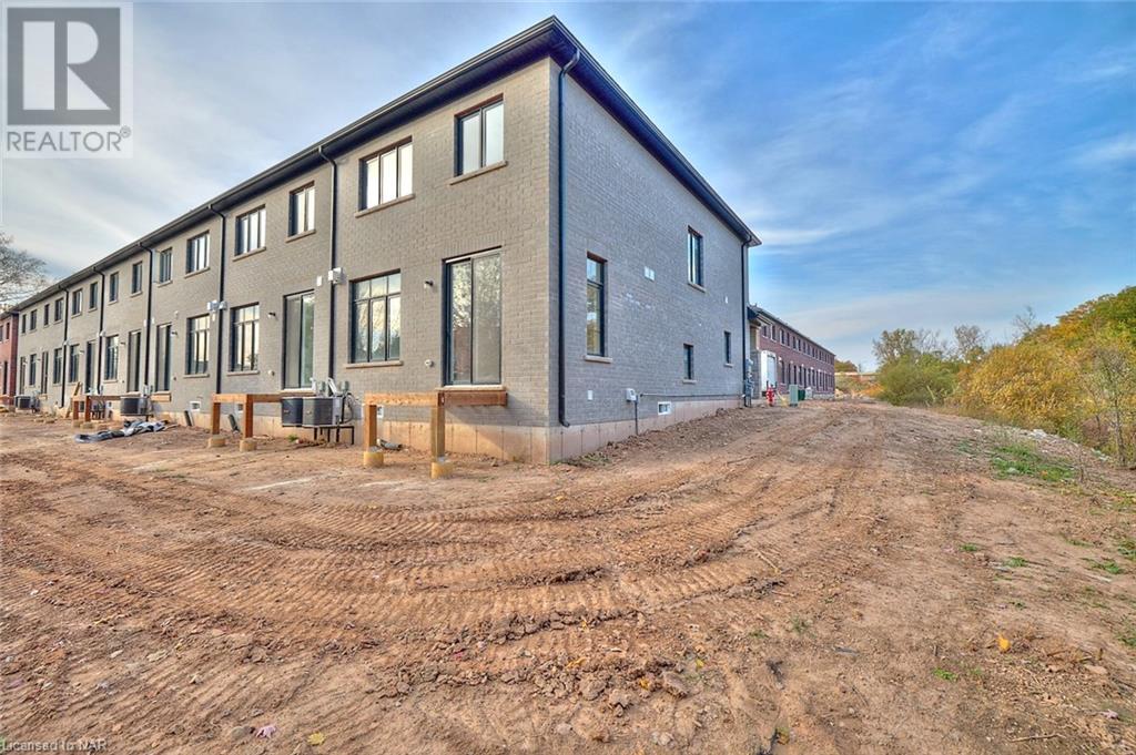7423 Sandy Ridge Common, Niagara Falls, Ontario  L2G 3L9 - Photo 3 - 40504694