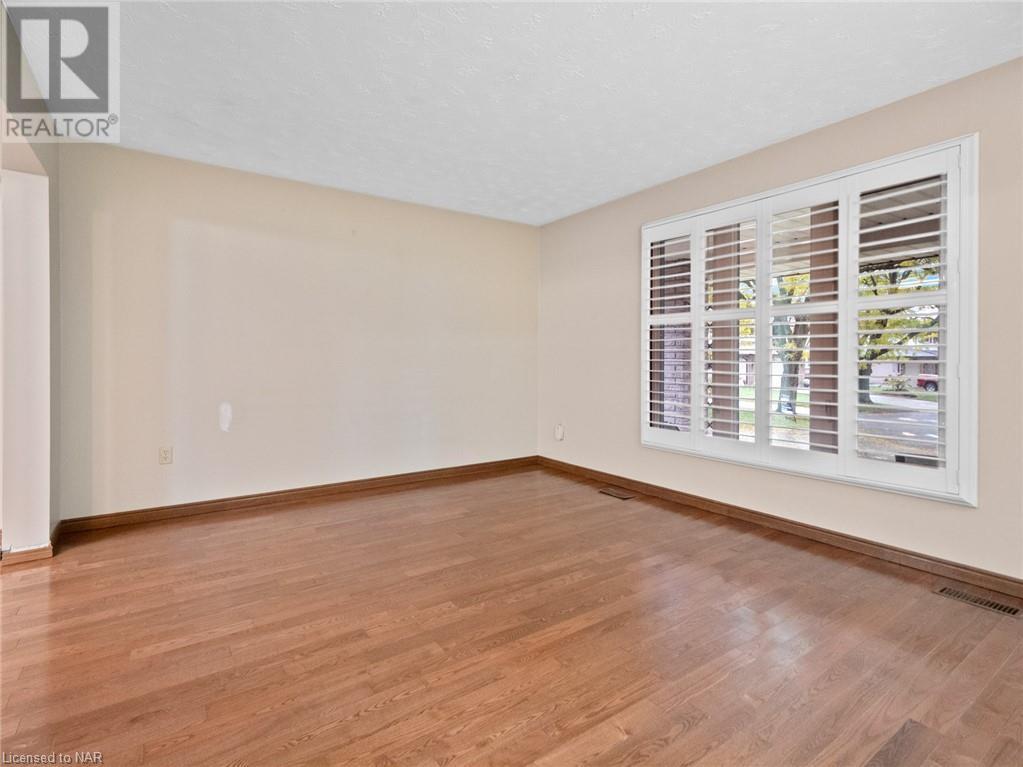 5179 Valley View Crescent, Niagara Falls, Ontario  L2E 7E5 - Photo 7 - 40504003