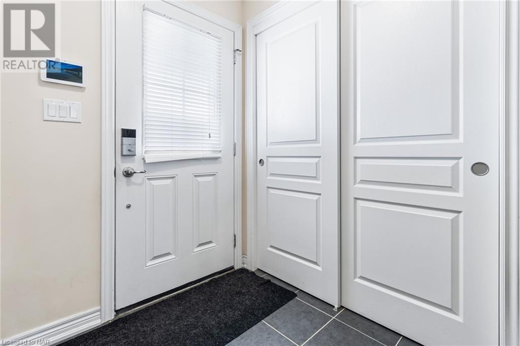 6381 Shapton Crescent, Niagara Falls, Ontario  L2H 0L8 - Photo 2 - 40505779