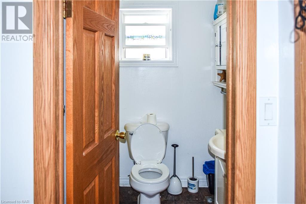 52 Hamilton Street, St. Catharines, Ontario  L2S 1K6 - Photo 6 - 40507053