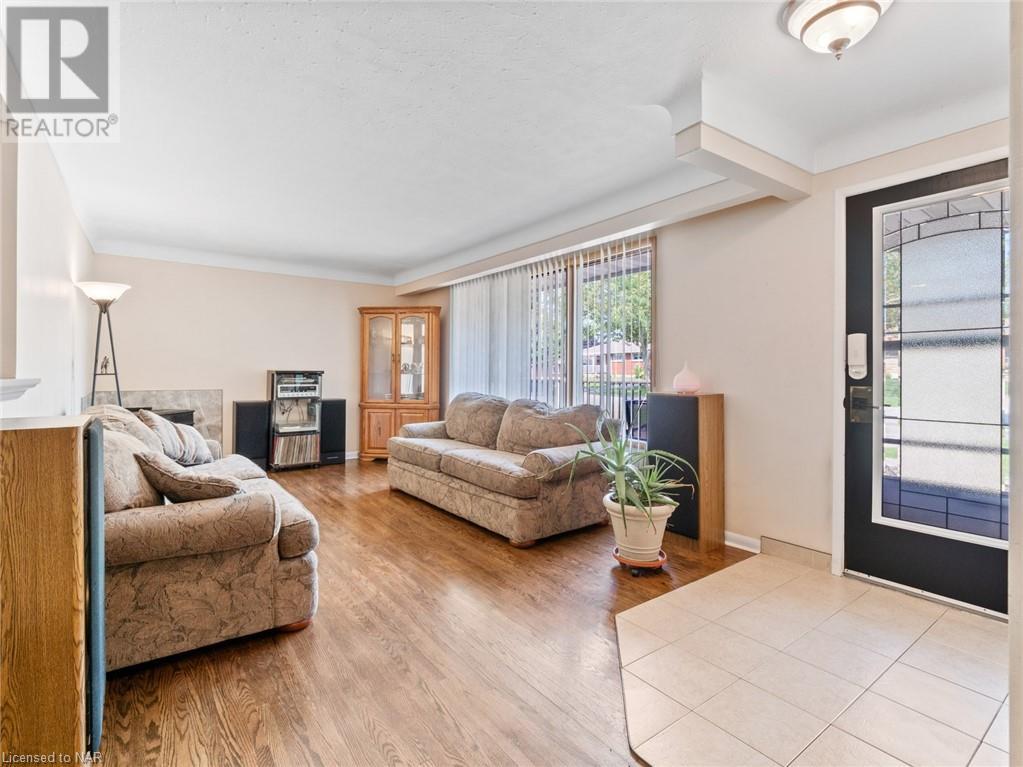 17 Clearview Heights, St. Catharines, Ontario  L2T 2W2 - Photo 3 - 40507087