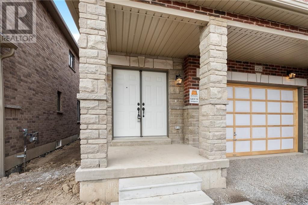 226 Palace Street, Thorold, Ontario  L2V 0J7 - Photo 3 - 40506471