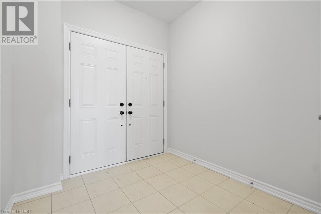 226 Palace Street, Thorold, Ontario  L2V 0J7 - Photo 4 - 40506471