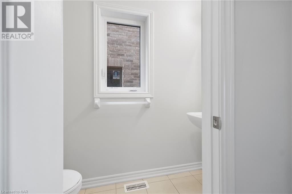 226 Palace Street, Thorold, Ontario  L2V 0J7 - Photo 7 - 40506471