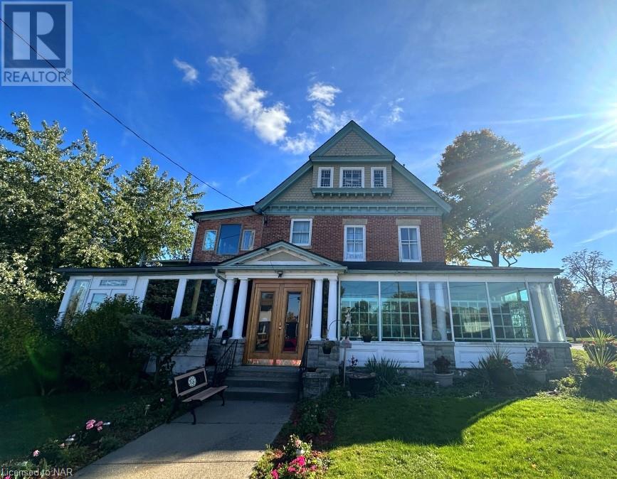 92 Pine St North, Thorold, Ontario  L2V 2P4 - Photo 2 - 40482077