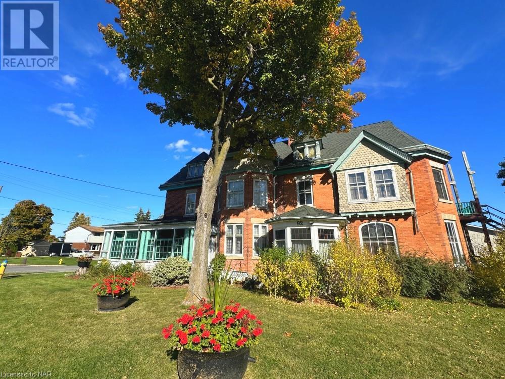 92 Pine St North, Thorold, Ontario  L2V 2P4 - Photo 3 - 40482077