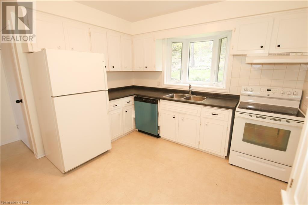 90 Dorchester Drive, Grimsby, Ontario  L3M 1A8 - Photo 10 - 40502646