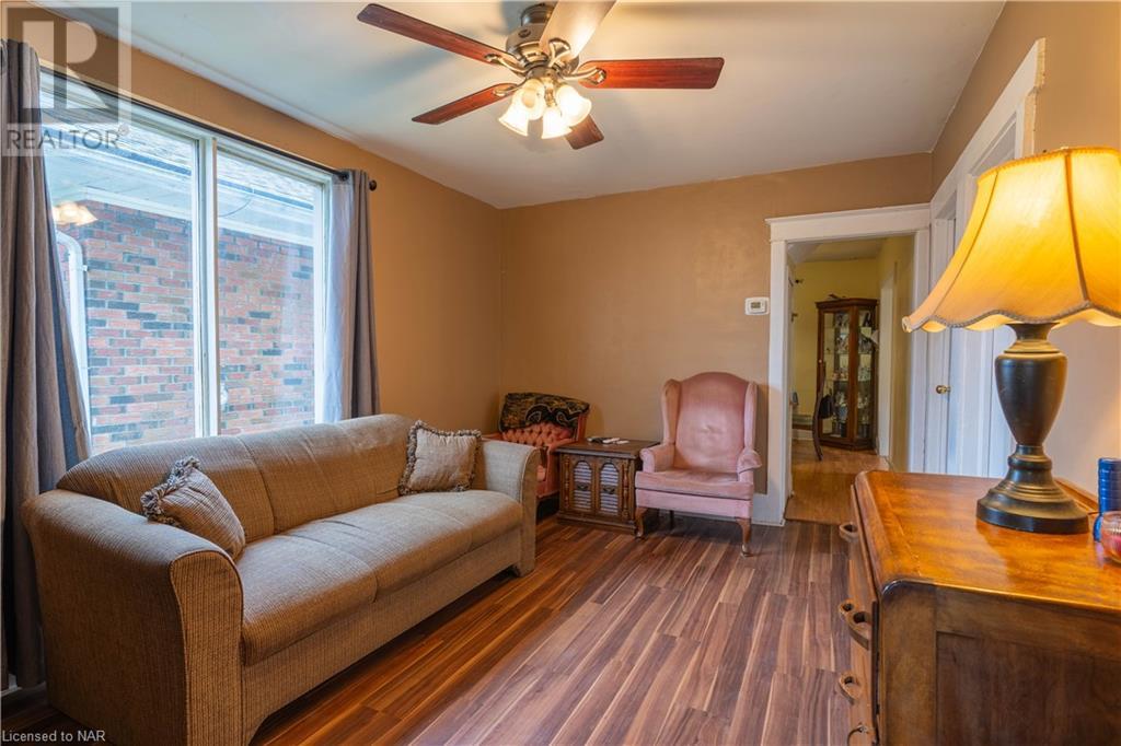 38 Clifford Avenue, Welland, Ontario  L3C 2G1 - Photo 4 - 40507629