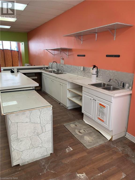 4444 Queen Street, Niagara Falls, Ontario  L2E 2L3 - Photo 5 - 40504430