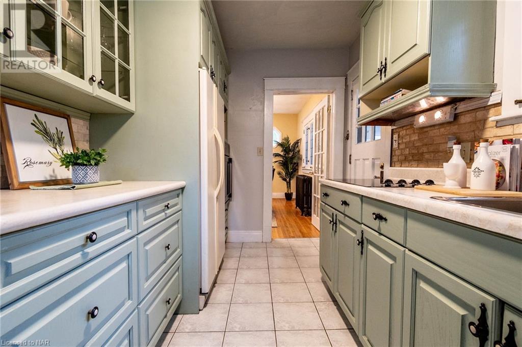 23 Glenridge Avenue, St. Catharines, Ontario  L2R 4W5 - Photo 13 - 40501552