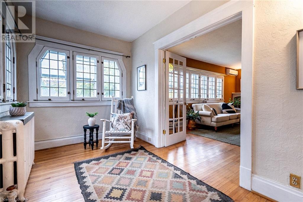 23 Glenridge Avenue, St. Catharines, Ontario  L2R 4W5 - Photo 3 - 40501552