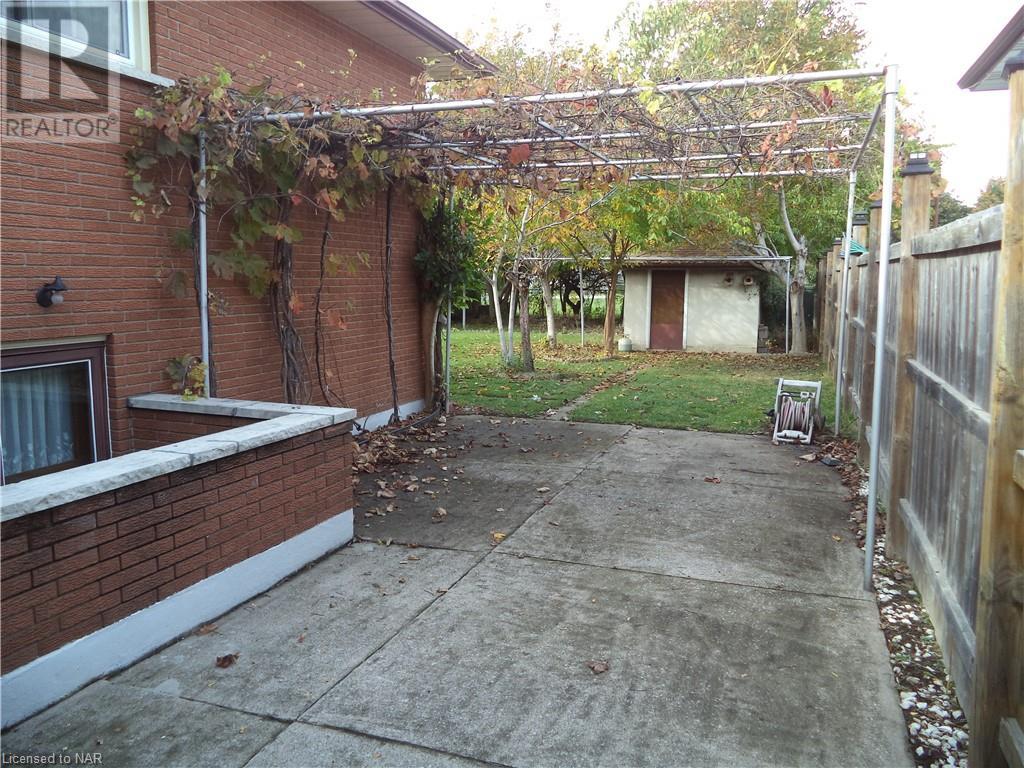 20 Meadowbrook Crescent, St. Catharines, Ontario  L2M 7H1 - Photo 6 - 40505710