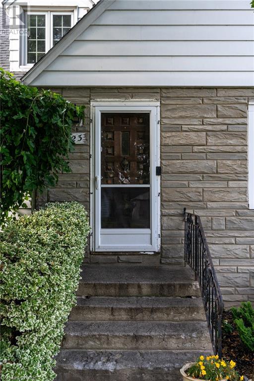23 Tecumseh Street, St. Catharines, Ontario  L2M 2M5 - Photo 4 - 40508164