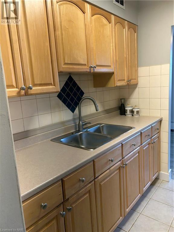 196 Scott Street Unit# 420, St. Catharines, Ontario  L2N 5T2 - Photo 3 - 40505767