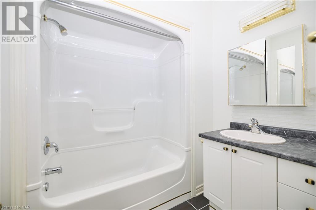8370 Mullen Court, Niagara Falls, Ontario  L2H 3M8 - Photo 18 - 40507670