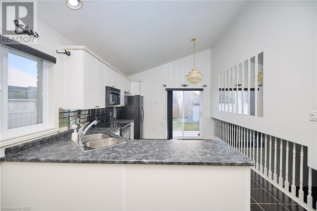 8370 Mullen Court, Niagara Falls, Ontario  L2H 3M8 - Photo 7 - 40507670