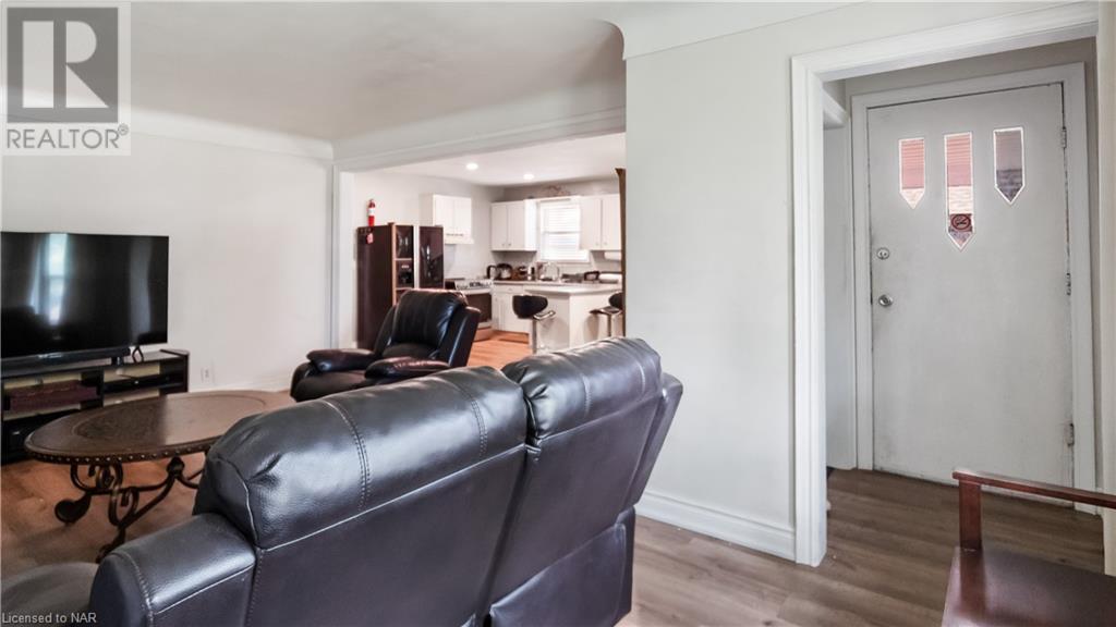 37 Robertson Place, St. Catharines, Ontario  L2P 3E9 - Photo 7 - 40508536