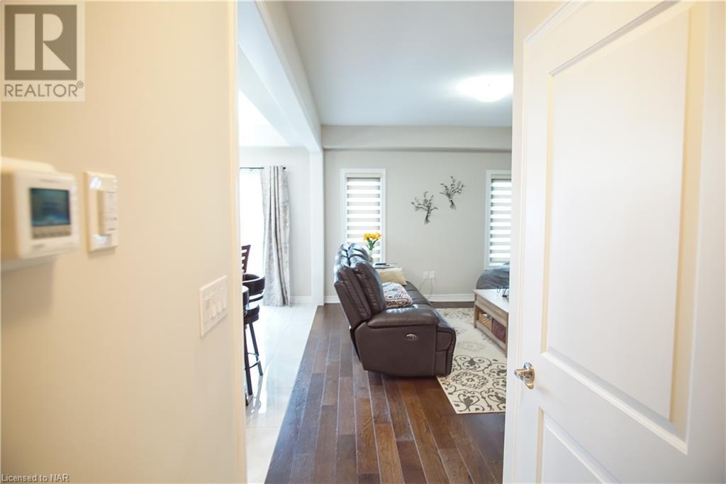 17 Cinnamon Street, Thorold, Ontario  L2V 0B6 - Photo 3 - 40508899