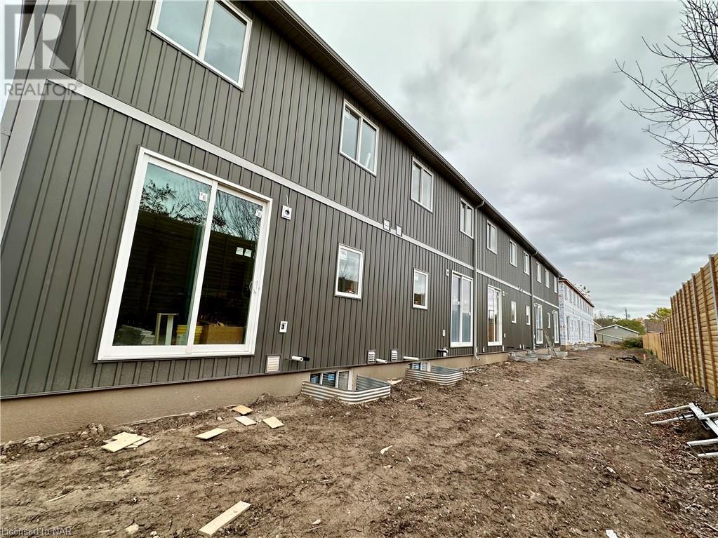 121a Moffatt Street Unit# 19, St. Catharines, Ontario  L2P 0E8 - Photo 2 - 40506859