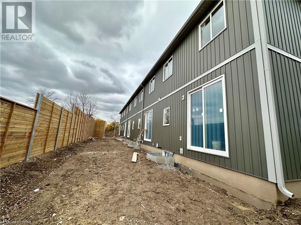 121a Moffatt Street Unit# 19, St. Catharines, Ontario  L2P 0E8 - Photo 3 - 40506859