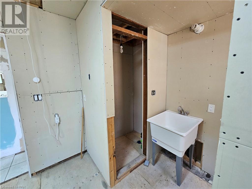 170 Niagara Street, St. Catharines, Ontario  L2R 4L4 - Photo 13 - 40510494