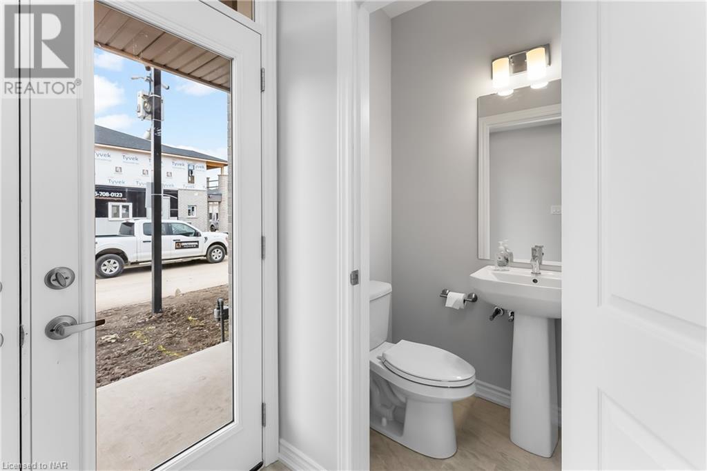 93 Renfrew Trail, Welland, Ontario  L3C 0K2 - Photo 6 - 40510981