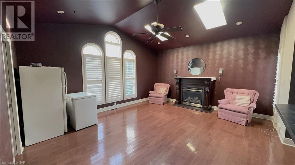 4758 Ryerson Crescent, Niagara Falls, Ontario  L2E 1E5 - Photo 4 - 40511938