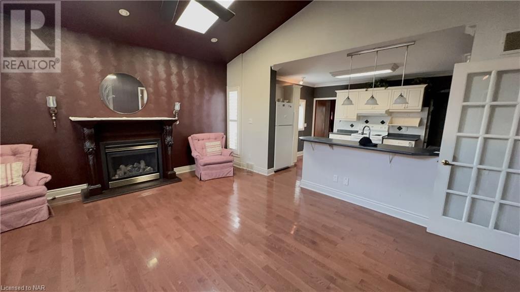 4758 Ryerson Crescent, Niagara Falls, Ontario  L2E 1E5 - Photo 5 - 40511938