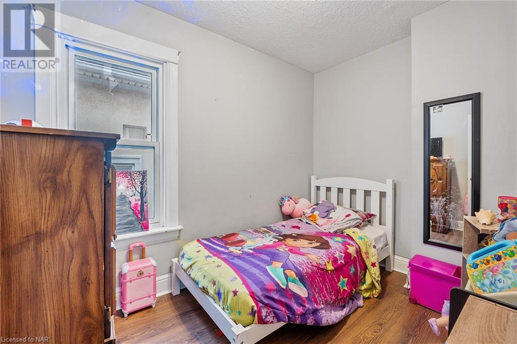 22 Denistoun Street, Welland, Ontario  L3C 1T9 - Photo 13 - 40511862