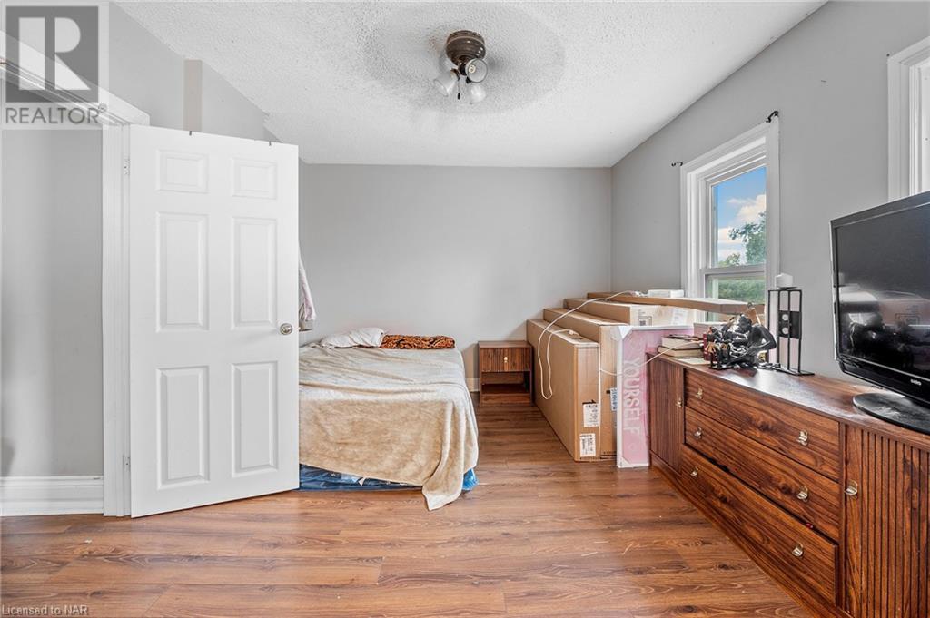 22 Denistoun Street, Welland, Ontario  L3C 1T9 - Photo 8 - 40511862