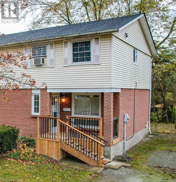 94 Chapel Hill Crescent, Welland, Ontario  L3C 6G9 - Photo 2 - 40507064