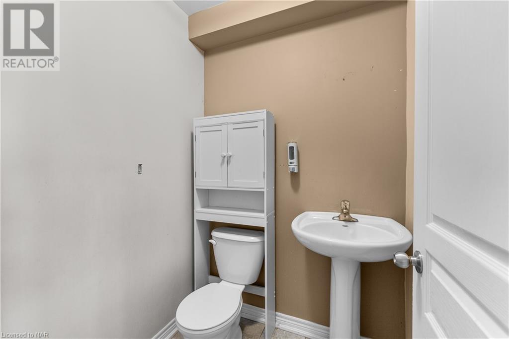 6117 Kelsey Crescent Unit# 8, Niagara Falls, Ontario  L2H 0B2 - Photo 9 - 40510720
