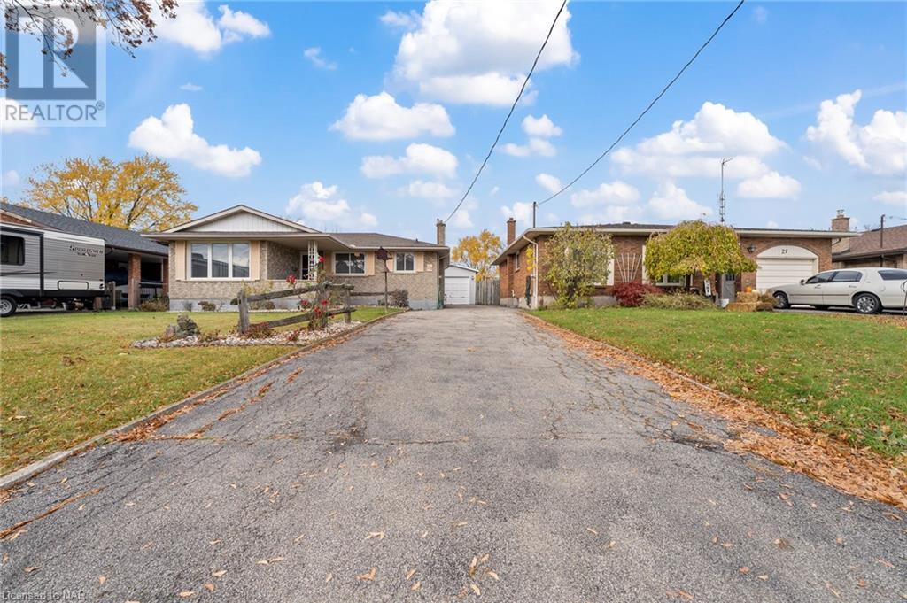 25 Meredith Drive, St. Catharines, Ontario  L2M 6R5 - Photo 2 - 40510316