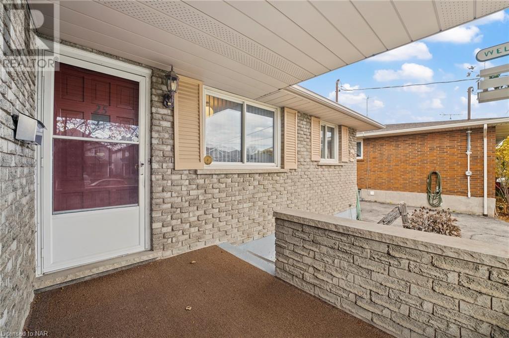 25 Meredith Drive, St. Catharines, Ontario  L2M 6R5 - Photo 4 - 40510316